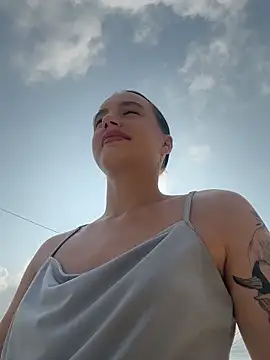 MiaTee online show from April 4, 2026, 1:59 am