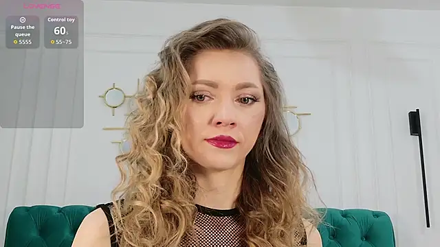 IrisLayne online show from April 26, 2026, 4:32 am
