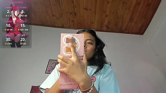 Snapshot of luna_velveth chatting on March 27, 2026, 1:11 am luna velveth online show from March 27, 2026, 1:11 am