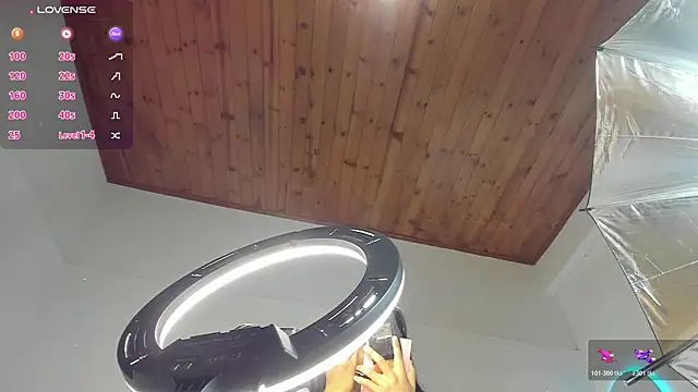 Snapshot of luna_velveth chatting on April 11, 2026, 10:19 am luna velveth online show from April 11, 2026, 10:19 am