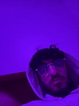 Snapshot of benisssss chatting on March 17, 2026, 10:35 pm benisssss online show from March 17, 2026, 10:35 pm