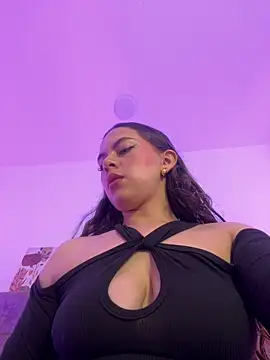 Snapshot of Annie_bonnie_ chatting on April 15, 2026, 11:39 am Annie bonnie online show from April 15, 2026, 11:39 am