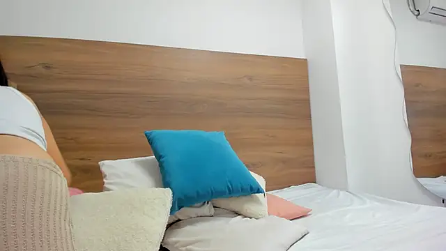 luz-miiaa online show from February 12, 2026, 12:00 pm