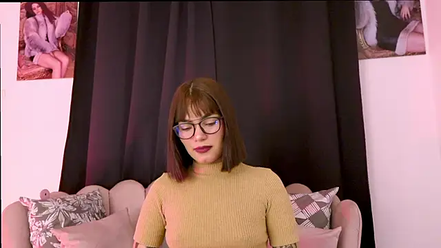 dakotacollins  online show from June 25, 2026, 4:45 am