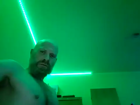 Snapshot of Polskapsyc chatting on February 1, 2026, 5:17 am Polskapsyc online show from February 1, 2026, 5:17 am