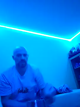 Snapshot of Polskapsyc chatting on February 8, 2026, 10:24 pm Polskapsyc online show from February 8, 2026, 10:24 pm