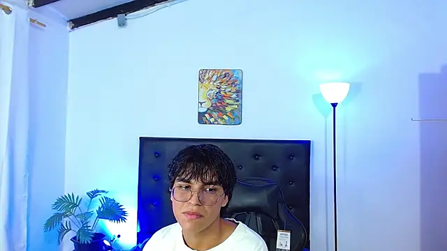 Snapshot of Maecum18 chatting on February 3, 2026, 8:58 pm Maecum18 online show from February 3, 2026, 8:58 pm