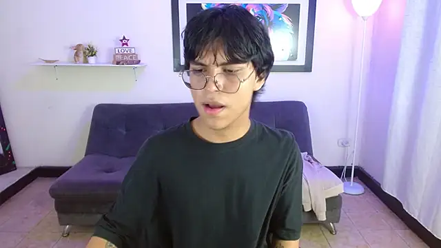 Snapshot of Maecum18 chatting on February 19, 2026, 8:38 pm Maecum18 online show from February 19, 2026, 8:38 pm