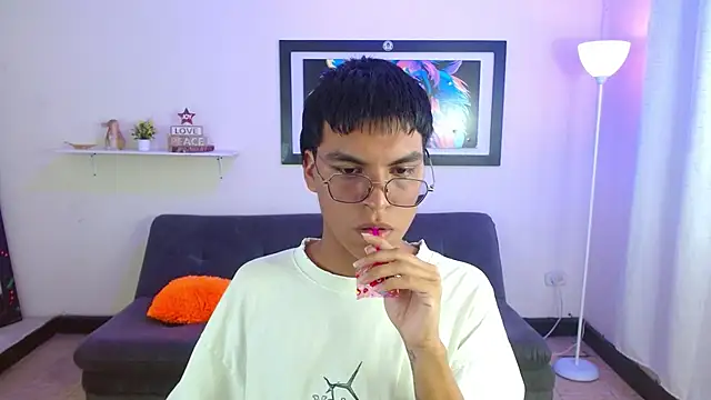 Maecum18 online show from March 23, 2026, 9:08 pm