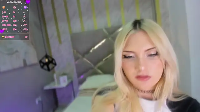 Mariluu  online show from April 15, 2026, 2:57 pm