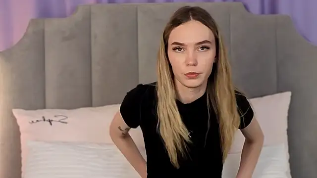 NikkiRyx online show from May 17, 2026, 4:14 pm