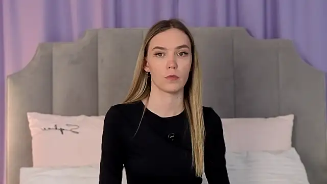 NikkiRyx online show from May 20, 2026, 4:02 pm