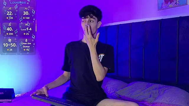 axxxel twink online show from May 15, 2026, 3:02 am