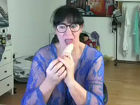 Sylly online show from February 26, 2025, 2:46 pm