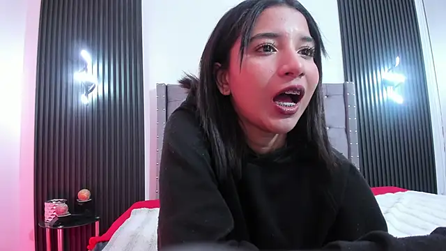 Snapshot of Emily_bruss chatting on February 5, 2026, 3:22 am Emily bruss online show from February 5, 2026, 3:22 am