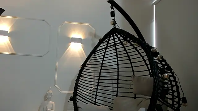 Snapshot of Emily_bruss chatting on June 18, 2026, 8:46 pm Emily bruss online show from June 18, 2026, 8:46 pm