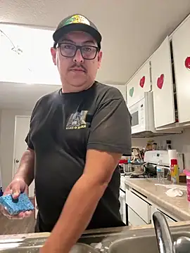 Snapshot of Skizm1986 chatting on February 10, 2026, 5:50 pm Skizm1986 online show from February 10, 2026, 5:50 pm