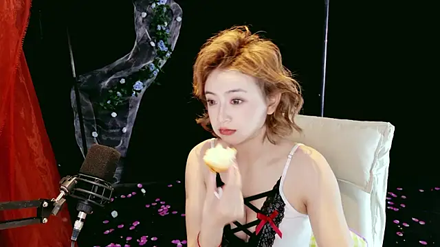 Lady-Mia777 online show from April 1, 2026, 2:56 am