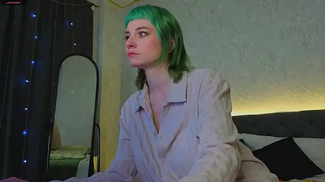 Scarle Whisper online show from April 5, 2026, 1:03 am