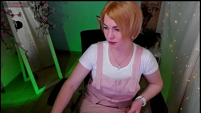 CuttieEmma online show from May 6, 2026, 7:35 am