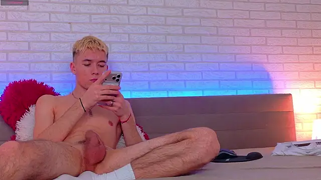 Snapshot of KevinParke chatting on February 27, 2026, 10:04 am KevinParke online show from February 27, 2026, 10:04 am