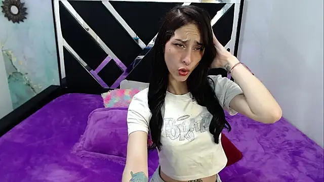 Snapshot of Revelgirl19 chatting on February 26, 2026, 5:01 pm Revelgirl19 online show from February 26, 2026, 5:01 pm