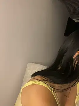 Snapshot of _HannahFox_ chatting on February 22, 2026, 12:12 am HannahFox online show from February 22, 2026, 12:12 am