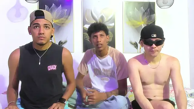 Snapshot of Red_Diamond_Guys chatting on February 12, 2026, 11:55 pm Red Diamond Guys online show from February 12, 2026, 11:55 pm