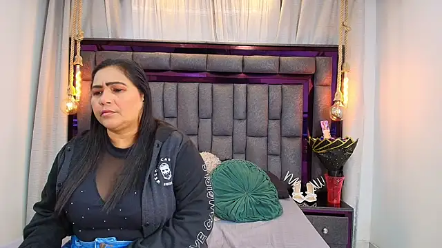 Karina Mendoza online show from May 22, 2026, 12:00 pm