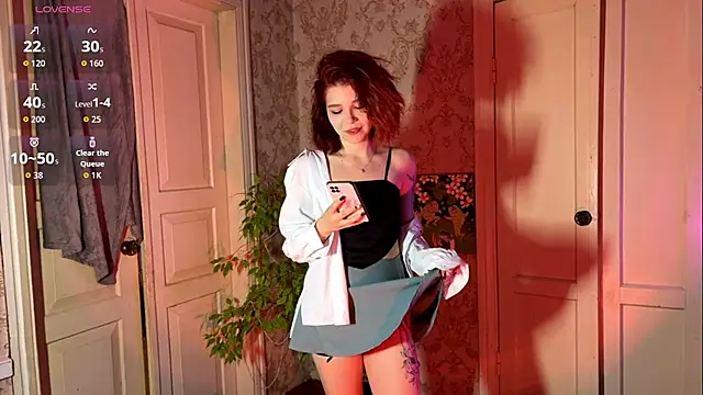 LaurynGeisinger online show from March 5, 2026, 1:40 pm