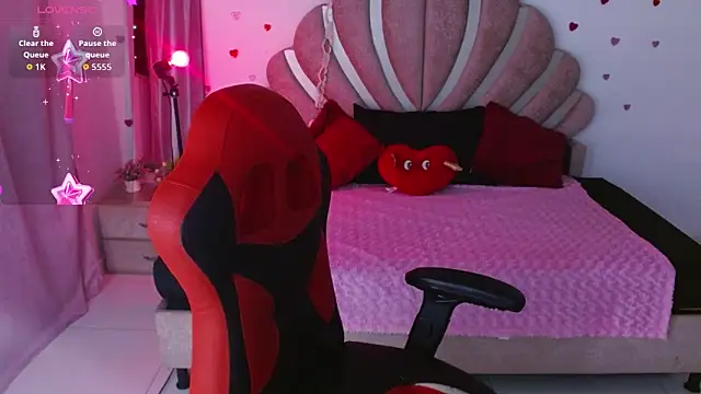 mia fox666 online show from May 19, 2026, 1:33 am