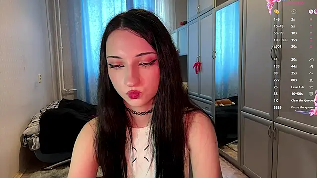 UrBabeLuna online show from March 19, 2026, 1:48 pm