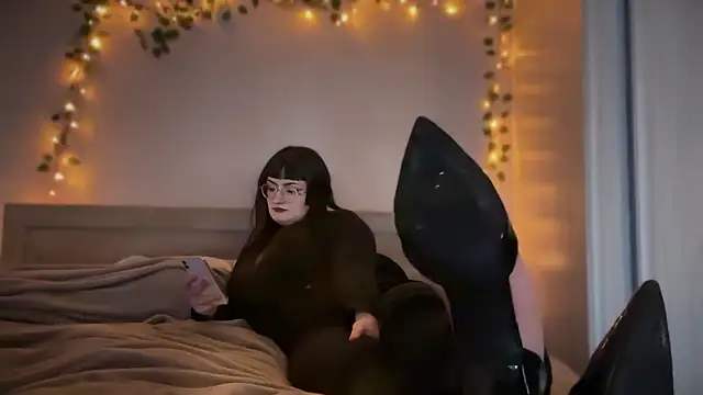 Snapshot of GoddessOdessa chatting on February 4, 2026, 7:09 pm GoddessOdessa online show from February 4, 2026, 7:09 pm