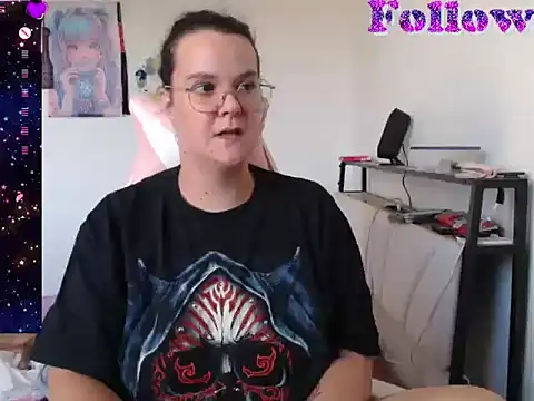 lunatigre4 online show from July 21, 2026, 6:54 pm