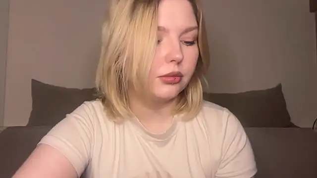 Snapshot of Ophelia_Ritz chatting on March 7, 2026, 9:56 pm Ophelia Ritz online show from March 7, 2026, 9:56 pm