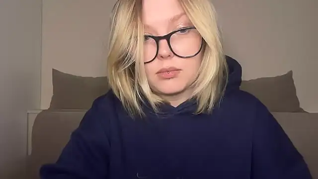 Snapshot of Ophelia_Ritz chatting on March 23, 2026, 10:47 pm Ophelia Ritz online show from March 23, 2026, 10:47 pm