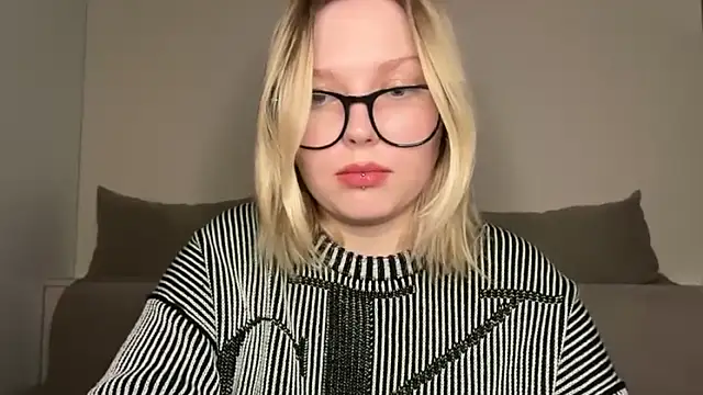 Snapshot of Ophelia_Ritz chatting on March 25, 2026, 11:22 pm Ophelia Ritz online show from March 25, 2026, 11:22 pm