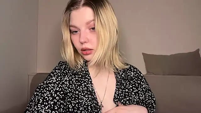 Snapshot of Ophelia_Ritz chatting on March 30, 2026, 10:22 pm Ophelia Ritz online show from March 30, 2026, 10:22 pm