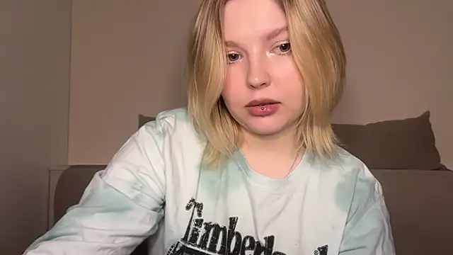 Snapshot of Ophelia_Ritz chatting on April 4, 2026, 10:29 pm Ophelia Ritz online show from April 4, 2026, 10:29 pm