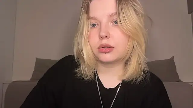 Snapshot of Ophelia_Ritz chatting on April 5, 2026, 10:29 pm Ophelia Ritz online show from April 5, 2026, 10:29 pm