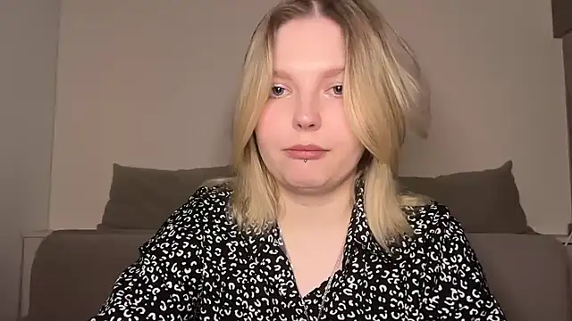 Snapshot of Ophelia_Ritz chatting on April 6, 2026, 11:16 pm Ophelia Ritz online show from April 6, 2026, 11:16 pm