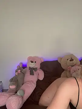 Snapshot of Zoey__08 chatting on April 20, 2026, 2:42 pm Zoey 08 online show from April 20, 2026, 2:42 pm