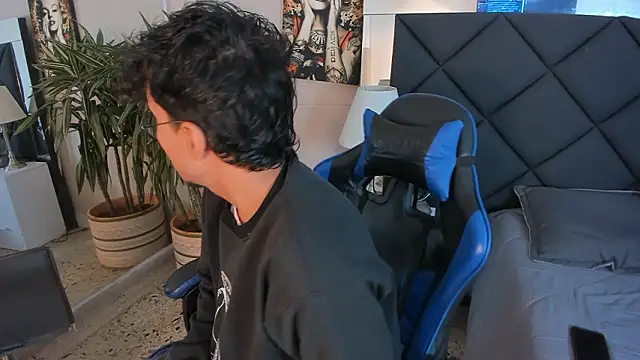 Snapshot of kai_storn chatting on March 6, 2026, 11:28 am kai storn online show from March 6, 2026, 11:28 am