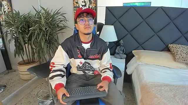 Snapshot of kai_storn chatting on March 15, 2026, 11:27 am kai storn online show from March 15, 2026, 11:27 am