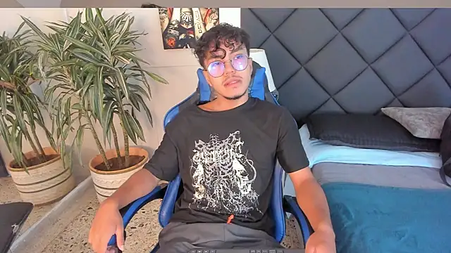 Snapshot of kai_storn chatting on April 2, 2026, 11:41 am kai storn online show from April 2, 2026, 11:41 am