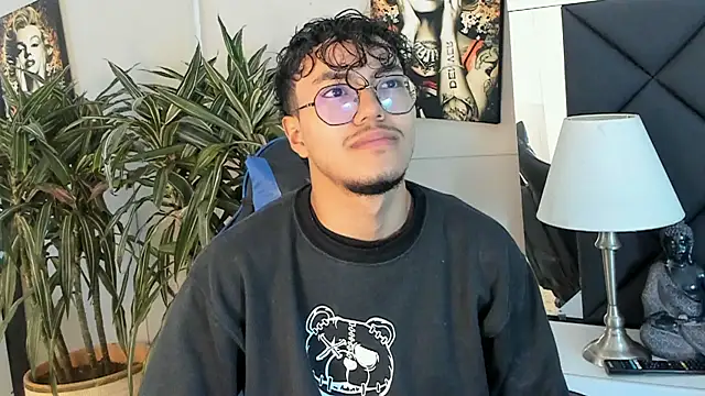 Snapshot of kai_storn chatting on April 8, 2026, 11:21 am kai storn online show from April 8, 2026, 11:21 am