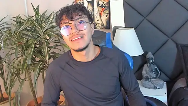 Snapshot of kai_storn chatting on April 12, 2026, 11:48 am kai storn online show from April 12, 2026, 11:48 am