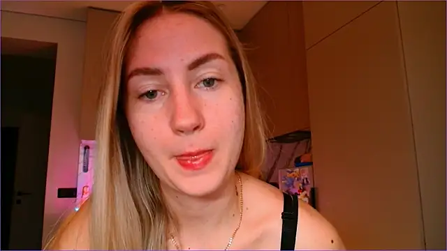 Snapshot of BluueSilk chatting on January 9, 2026, 6:16 am BluueSilk online show from January 9, 2026, 6:16 am