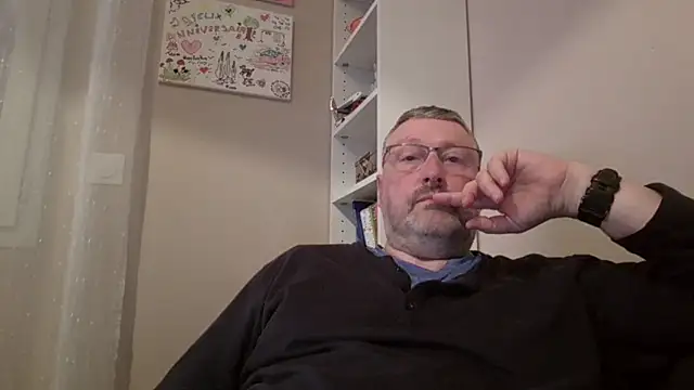 doudou310 online show from March 10, 2026, 5:12 am