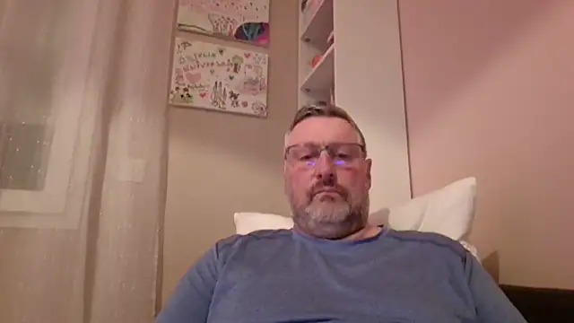 doudou310 online show from March 28, 2026, 3:39 am